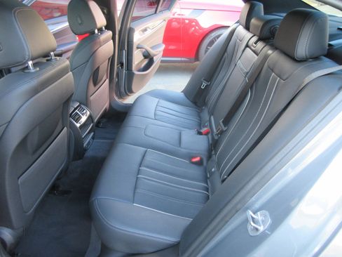 Used 2023 BMW 540i w/ M Sport Package image 40