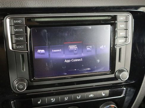 Used 2017 Volkswagen Jetta GLI FWD image 32
