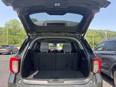 Used 2021 Ford Explorer XLT w/ Equipment Group 202A AWD/4WD image 5