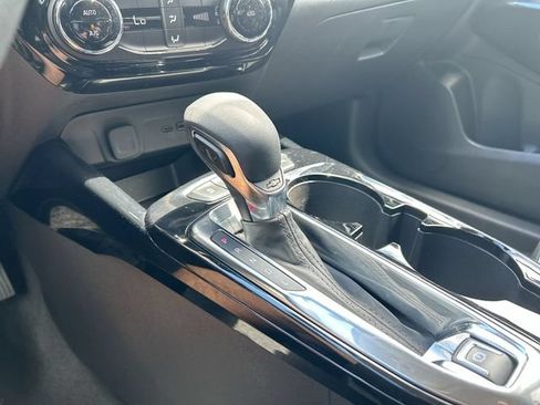 Used 2025 Chevrolet Trax LT FWD image 15