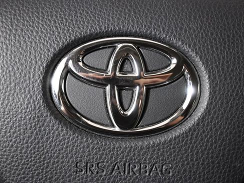 Used 2021 Toyota Highlander XLE AWD/4WD image 38
