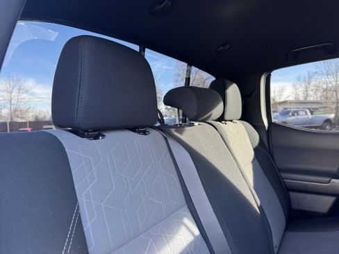 Used 2020 Toyota Tacoma TRD Off-Road w/ Technology Package image 18