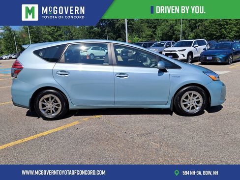 Used 2017 Toyota Prius V Three FWD image 6