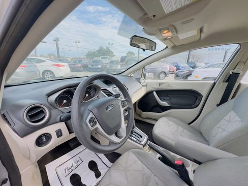 Used 2013 Ford Fiesta SE image 17