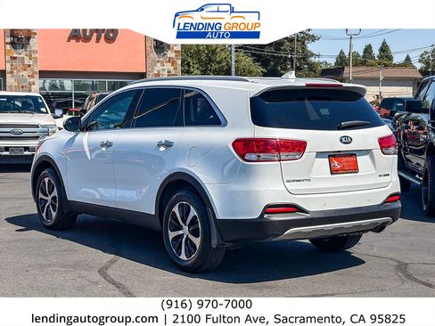 Used 2017 Kia Sorento EX w/ EX Premium Package FWD image 2