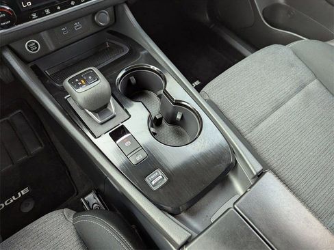 Certified 2023 Nissan Rogue SV image 29