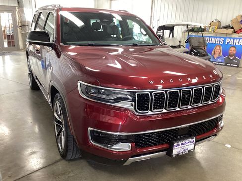 Used 2024 Jeep Wagoneer Series III w/ Premium Group I AWD/4WD image 8