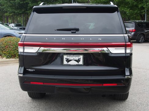 Used 2024 Lincoln Navigator Premiere image 7