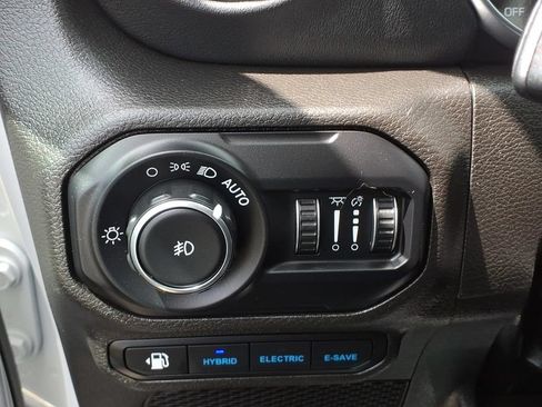 Used 2022 Jeep Wrangler Unlimited Sahara w/ Cold Weather Group AWD/4WD image 18