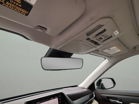 Used 2020 Toyota Highlander XLE FWD image 28