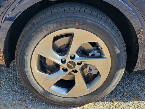 New 2026 Genesis GV70 2.5T Select image 3