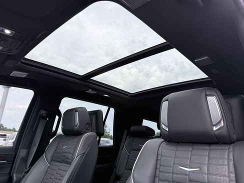 Used 2023 Cadillac Escalade Sport Platinum w/ LPO, ONYX Package AWD/4WD image 11