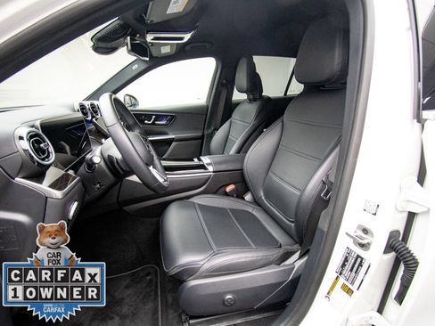 Used 2025 Mercedes-Benz GLC 300 4MATIC image 12