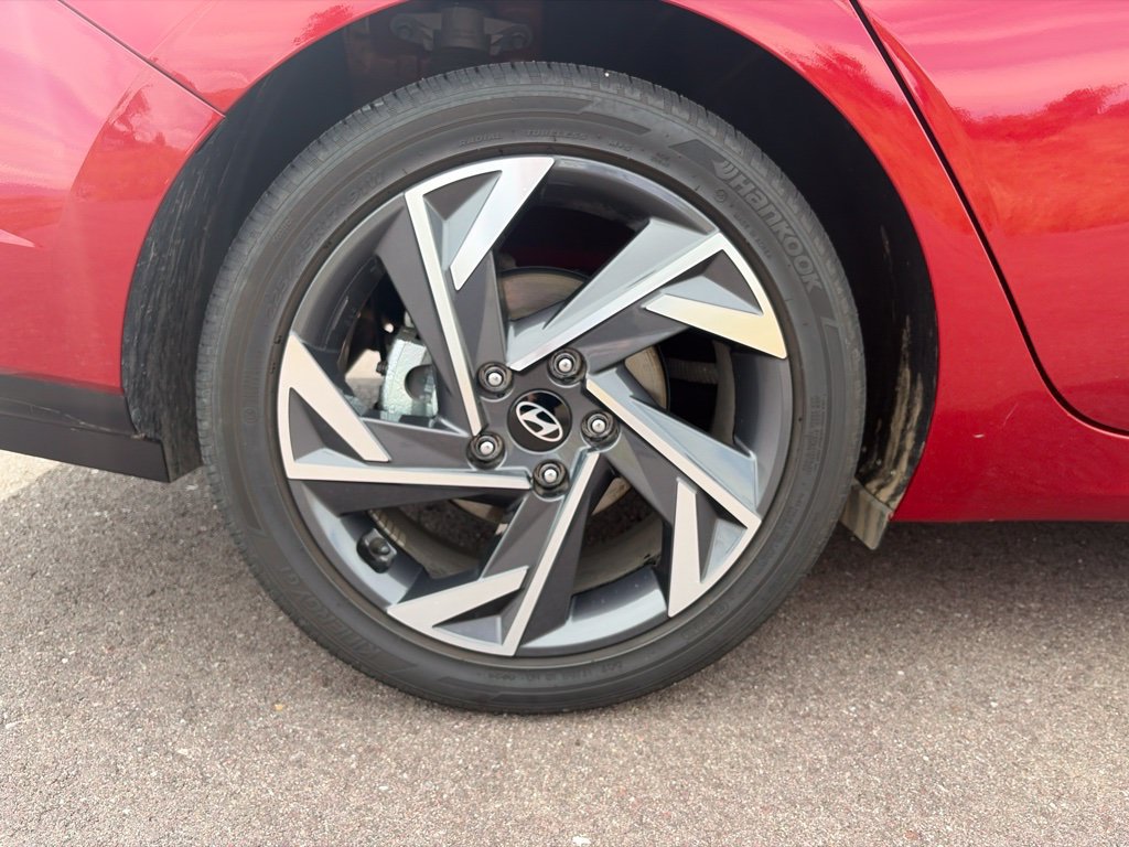 Certified 2025 Hyundai Elantra Limited FWD image 38