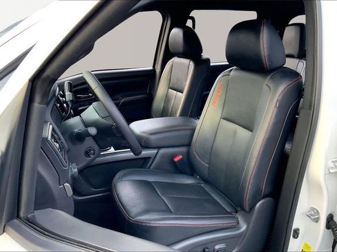 Used 2024 Nissan Titan PRO-4X w/ Pro-4x Convenience Package image 15