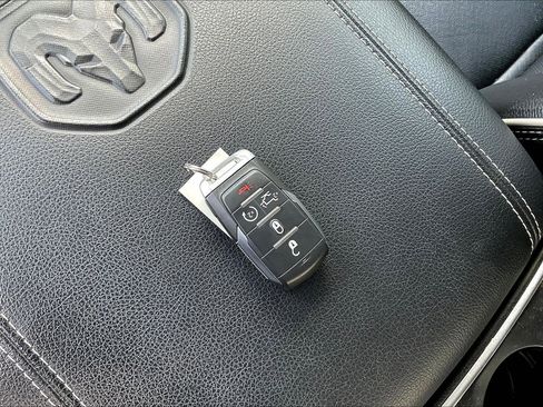 Used 2020 RAM 1500 Laramie AWD/4WD image 34