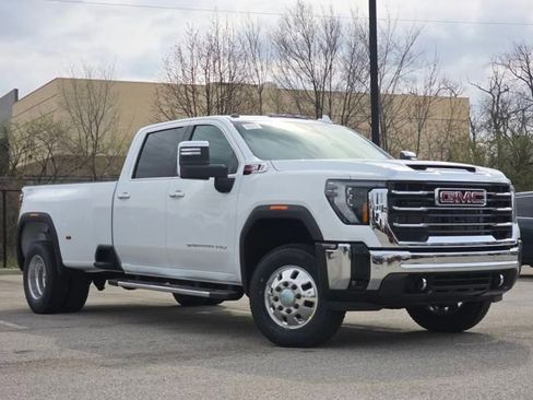 New 2026 GMC Sierra 3500 SLT w/ SLT Convenience Package AWD/4WD image 2