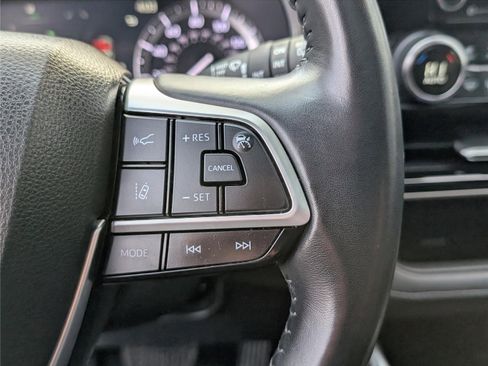 Used 2022 Toyota Highlander XLE image 24