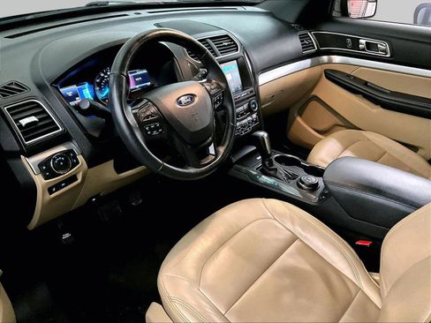 Used 2017 Ford Explorer XLT w/ Equipment Group 202A image 13