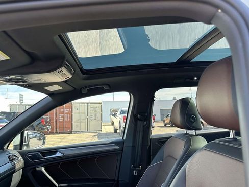 Certified 2022 Volkswagen Tiguan SEL R-Line image 22