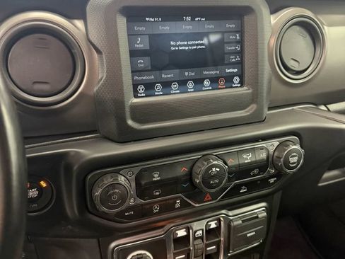 Used 2022 Jeep Wrangler Unlimited Sport AWD/4WD image 26