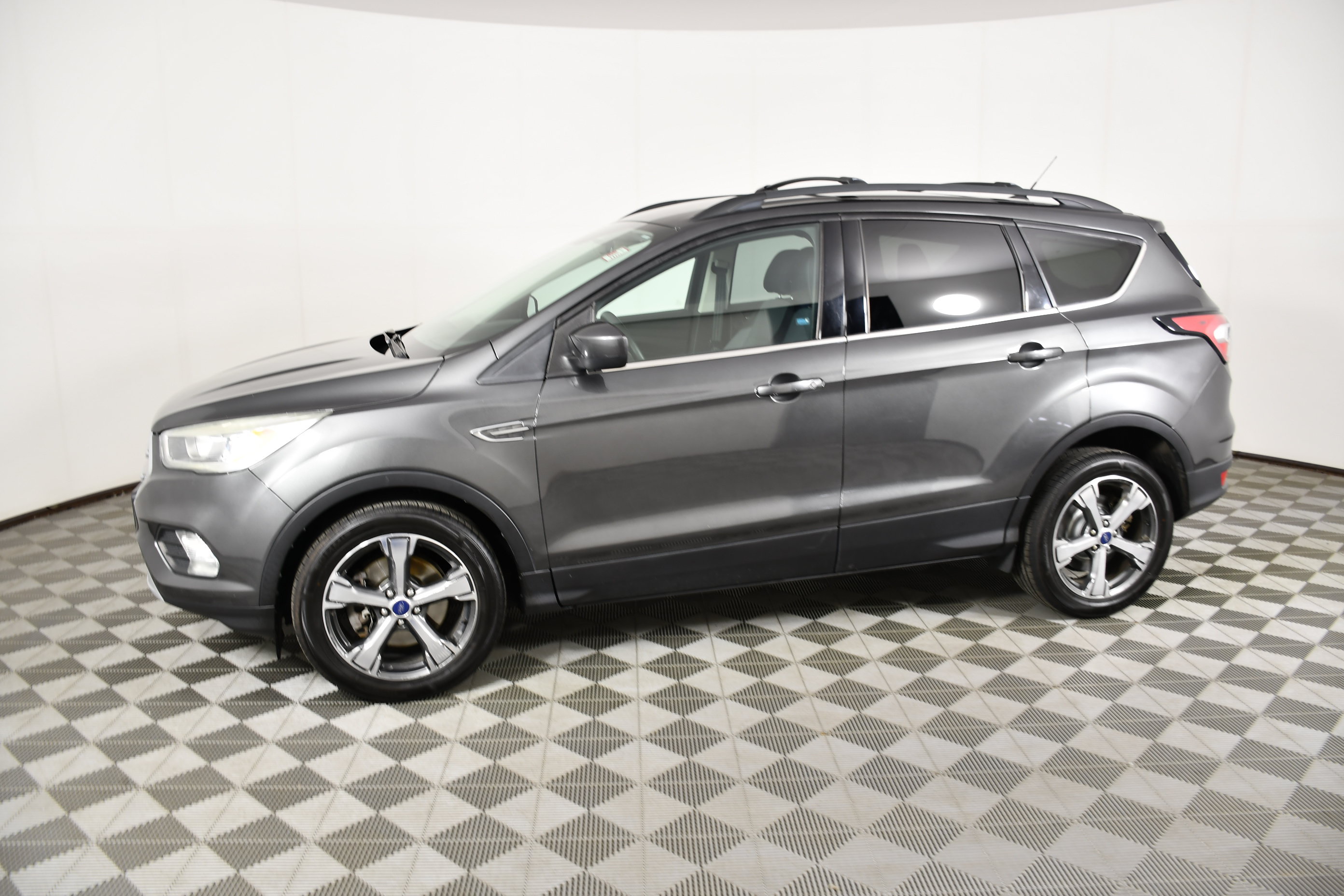 Used 2017 Ford Escape SE w/ Equipment Group 201A AWD/4WD image 9