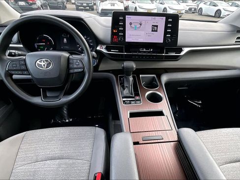 Certified 2023 Toyota Sienna LE image 15