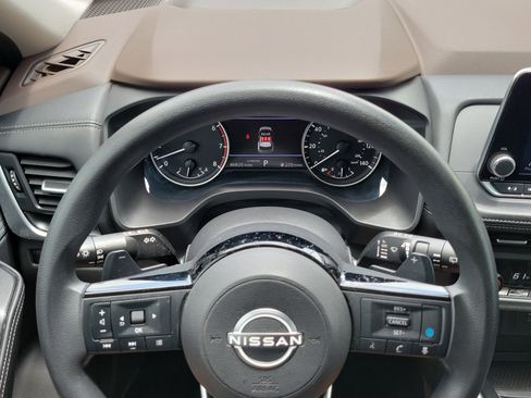 Used 2023 Nissan Rogue SV FWD image 20