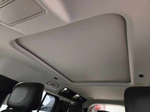 Used 2020 Land Rover Defender 110 First Edition image 18