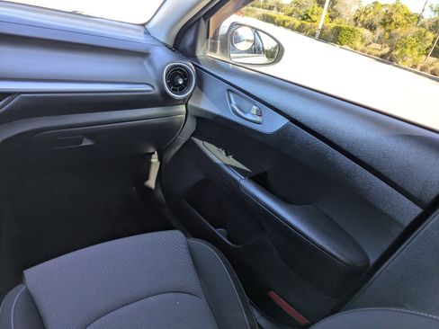 Certified 2022 Kia Forte LXS w/ LXS Technology Package image 17