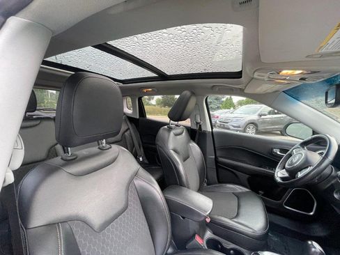 Used 2018 Jeep Compass Latitude w/ Popular Equipment Group AWD/4WD image 3