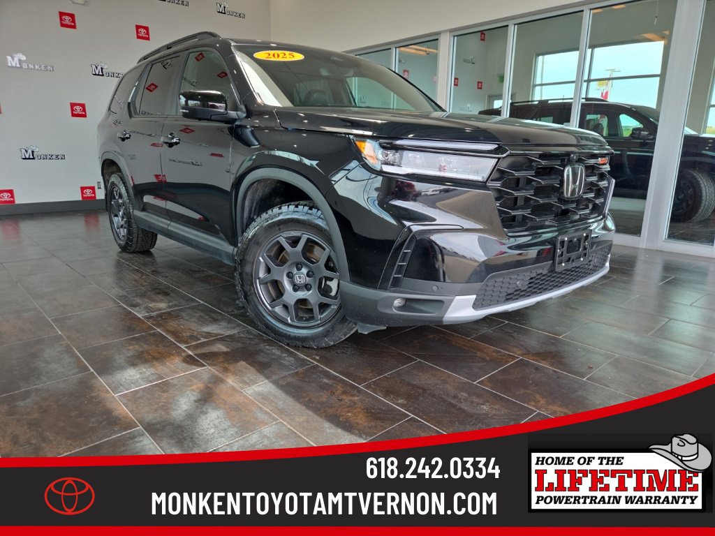 Used 2025 Honda Pilot TrailSport image 1