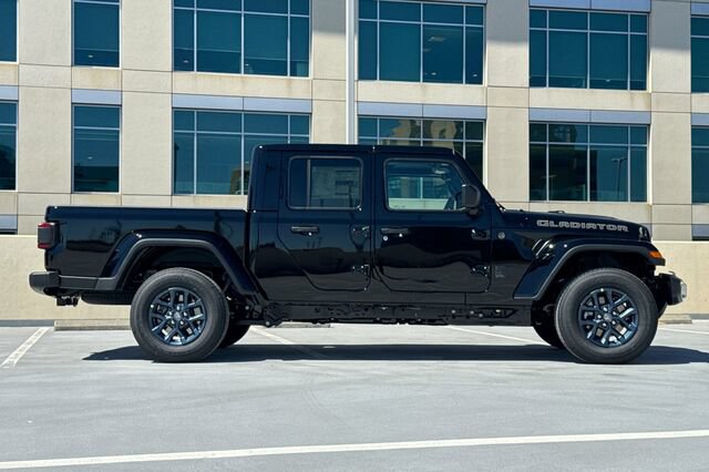 New 2026 Jeep Gladiator Sport AWD/4WD image 3