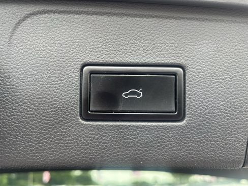 Used 2019 Volkswagen Atlas SE w/ Panoramic Sunroof Package FWD image 13