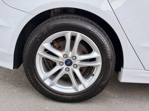Used 2018 Ford Fusion SE w/ Equipment Group 602A FWD image 12