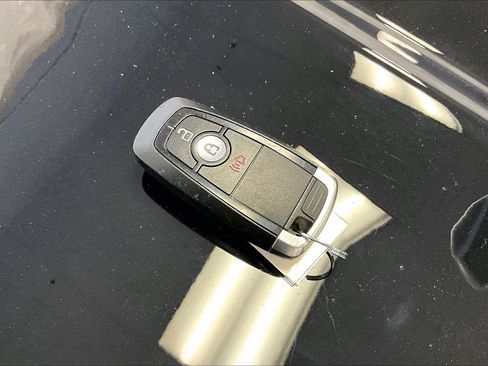 Used 2018 Ford Edge SE image 9