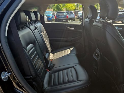 Used 2019 Ford Edge SEL w/ Equipment Group 201A AWD/4WD image 22