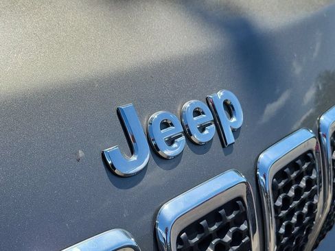 Used 2019 Jeep Cherokee Latitude w/ Popular Appearance Group FWD image 5