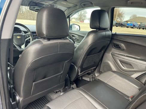 Used 2020 Chevrolet Trax LT w/ LT Convenience Package image 20