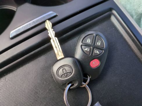 Used 2017 Toyota Sienna LE FWD image 26