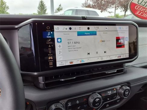 Used 2024 Jeep Wrangler Sahara w/ Technology Group image 17