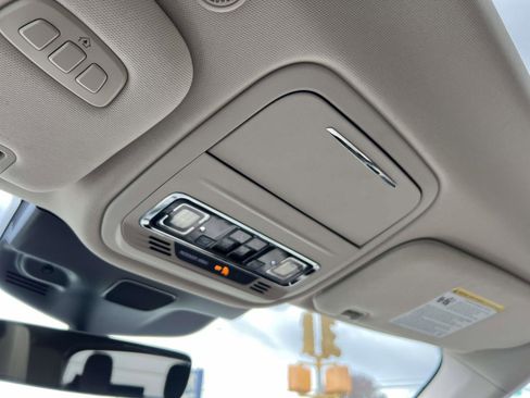 Used 2022 Lincoln Aviator Standard w/ Premium Package image 32