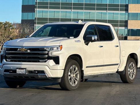 Used 2025 Chevrolet Silverado 1500 High Country w/ Technology Package image 8