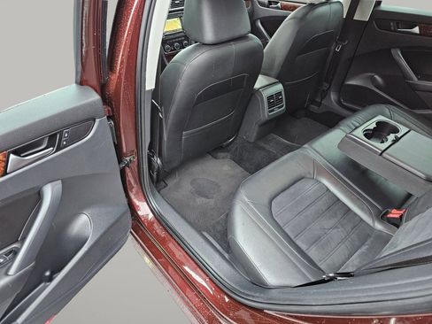 Used 2013 Volkswagen Passat TDI SEL Premium image 24