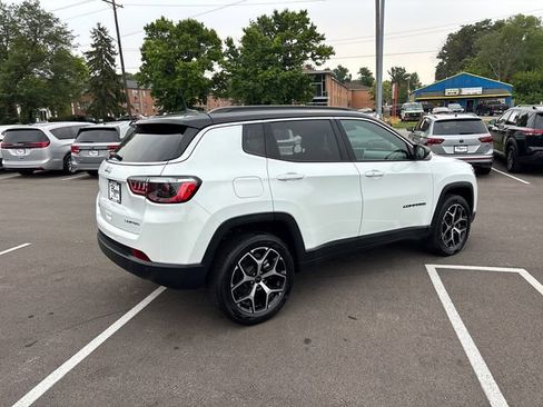 Used 2025 Jeep Compass Limited AWD/4WD image 30