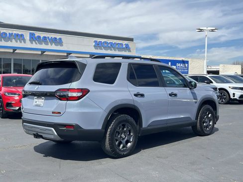 Used 2025 Honda Pilot TrailSport image 29