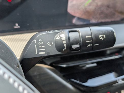 Certified 2025 Nissan Murano SV FWD image 30
