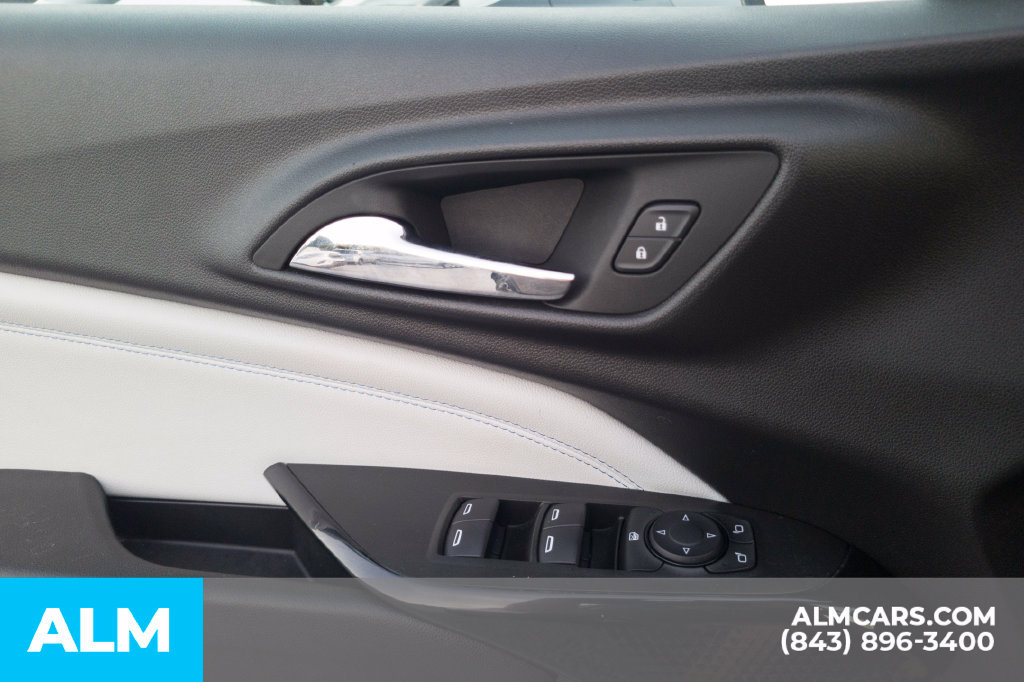 Used 2025 Chevrolet Trax LT FWD image 14