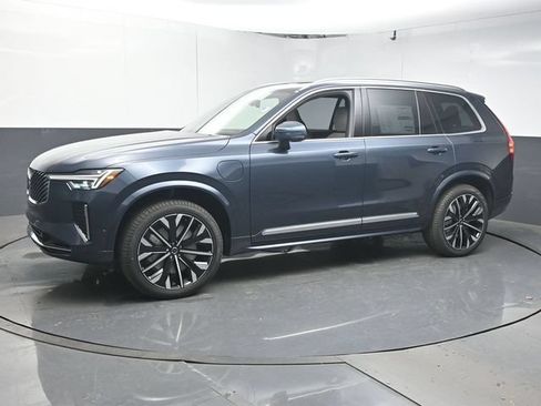 New 2026 Volvo XC90 T8 Plus w/ Protection Package Premier AWD/4WD image 4