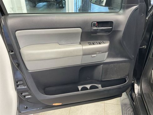 Used 2016 Toyota Sequoia SR5 w/ Premium Package AWD/4WD image 9